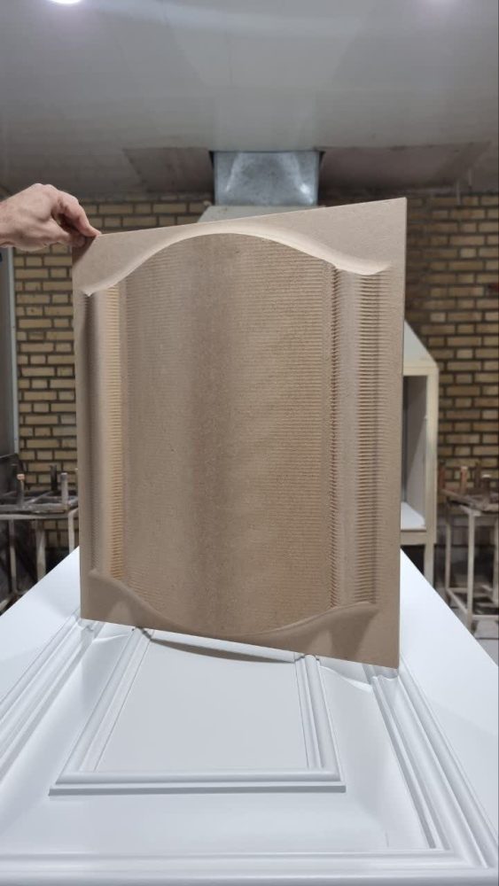 تراش CNC درب کابینت کلاسیک از MDF، خام و رنگ‌شده